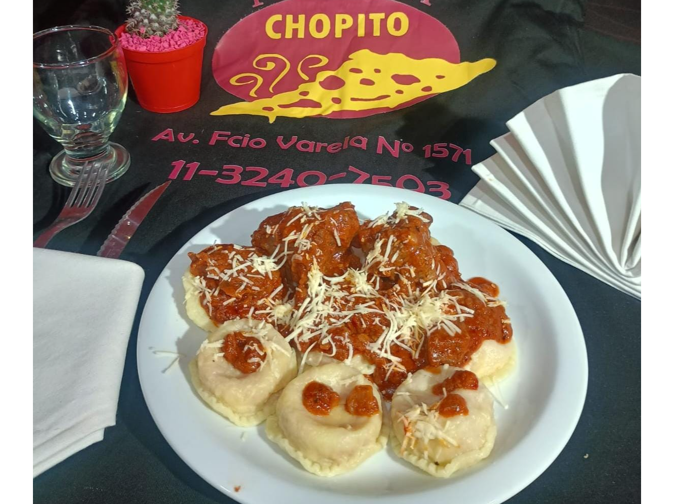 sorrentinos de jyq con estofado de carne de chopito