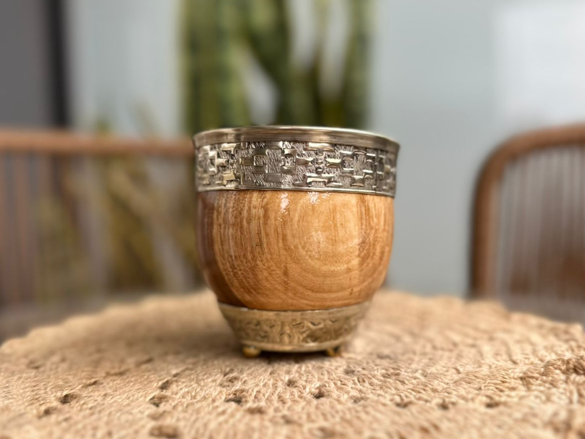 Mate Imperial de Algarrobo con Base cincelada y bolitas de bronce