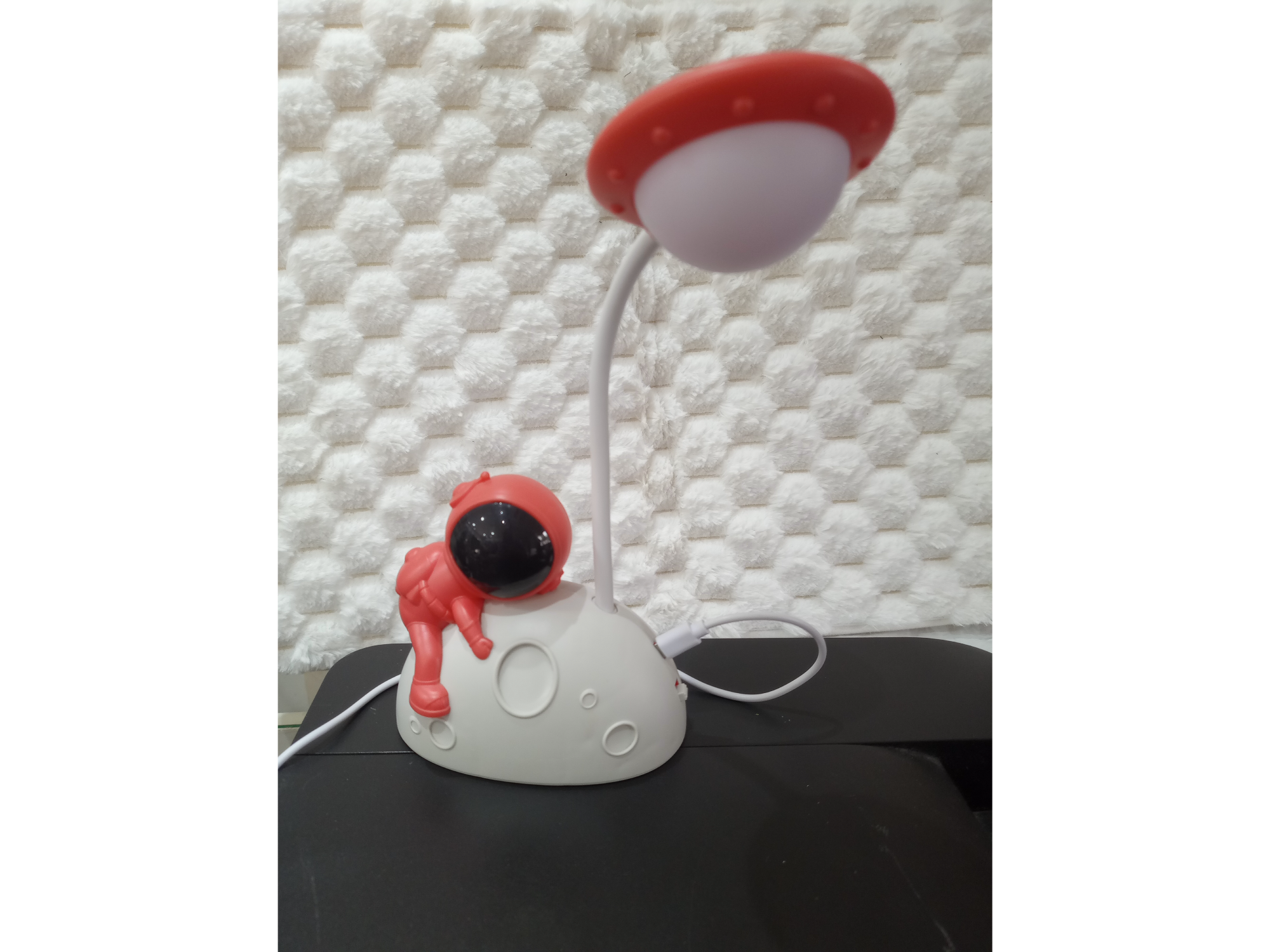LAMPARA DE ESCRITORIO MODS-006 ASTRONAUTA – ST – ROJO