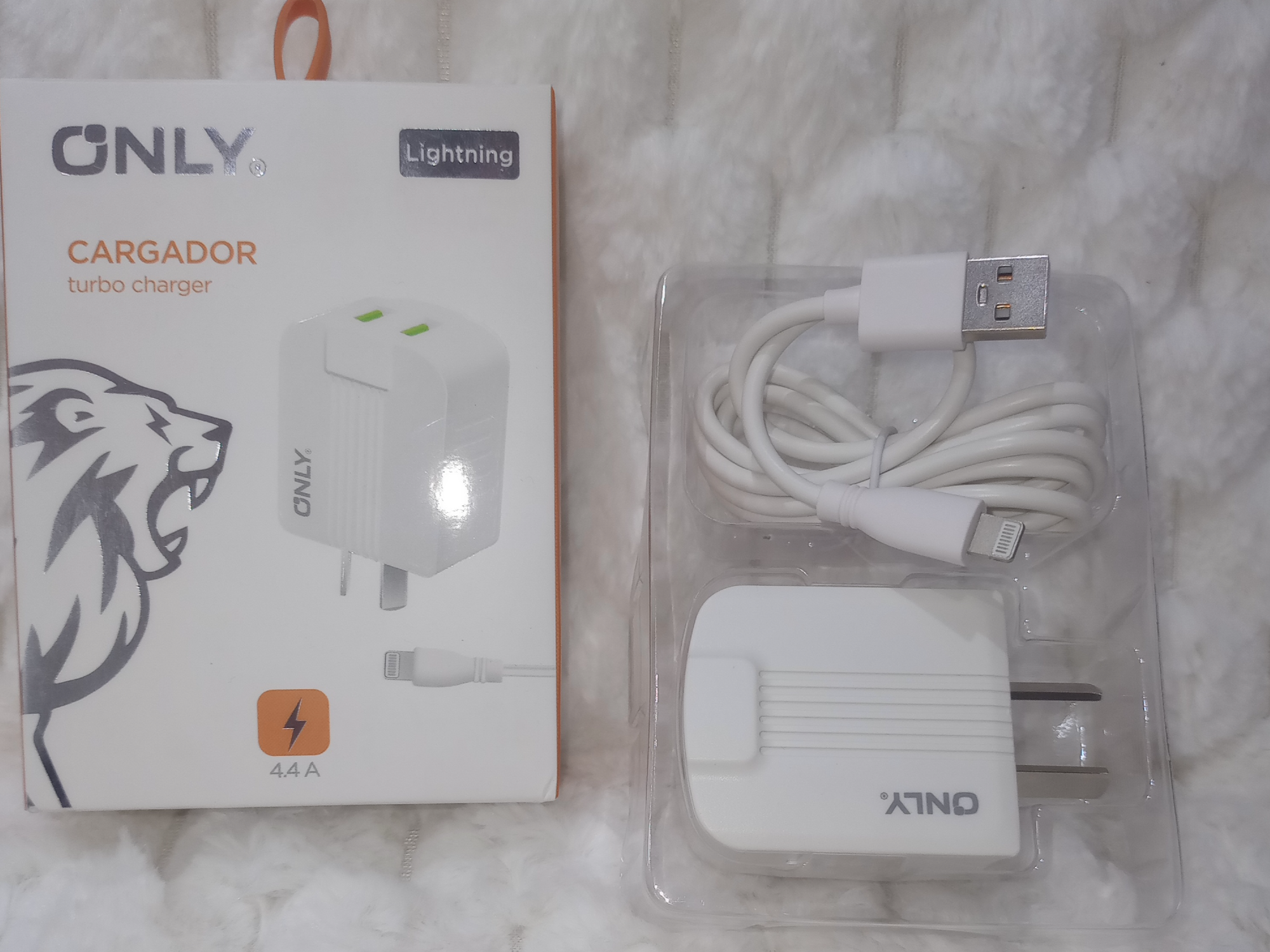CARGADOR 220V ONLY MOD 06 – 2 USB + CABLE LIGHTNING – BLANCO