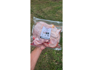 PATAS, MUSLOS Y ALITAS de pollo pastoril de Granja La Pluma