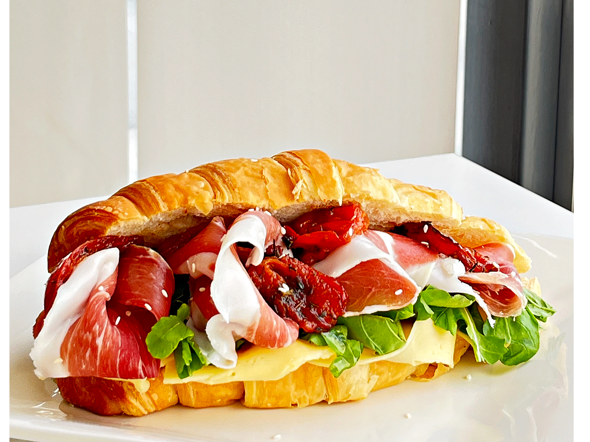 CROISSANT DE JAMON CRUDO
