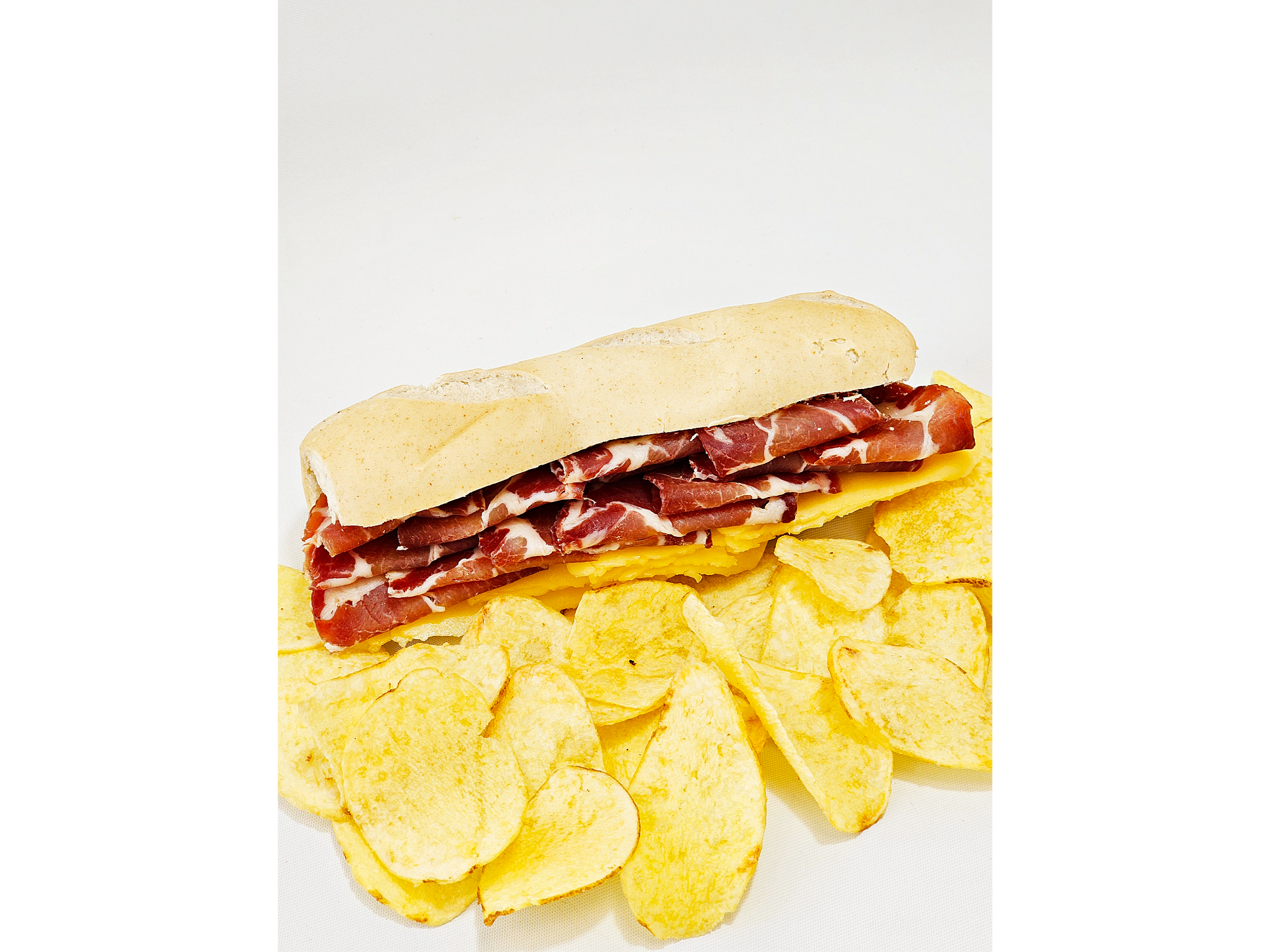 SANDWICH EN PAN DE CAMPO JAMON CRUDO / BONDIOLA