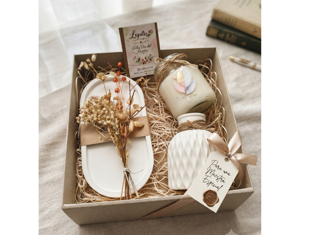 Set cajita con Florero y flores secas + Bandejita cruda y velitas de soja en cuenco de vidrio 🌷