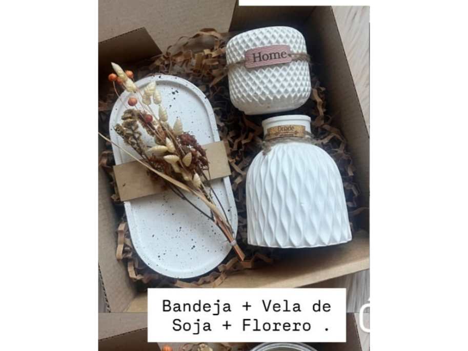 Set de regalo ( floreritos+ flores+ vela de soja+  bandeja )