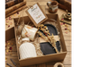 Set en cajita con Florero y flores secas + bandejita negra y velitas de soja en cuenco de vidrio
